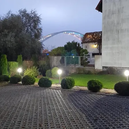 Проживание в семье Iris